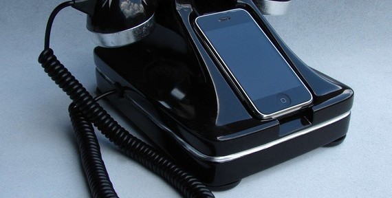 iRetrofone – The Retro Iphone Handset & Dock