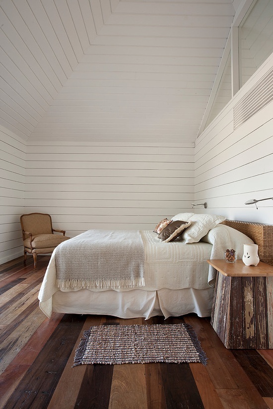 beach-room-wood-floors-white-planks