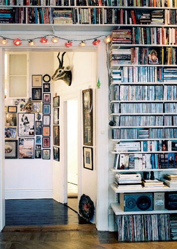 full-wall-bookshelf